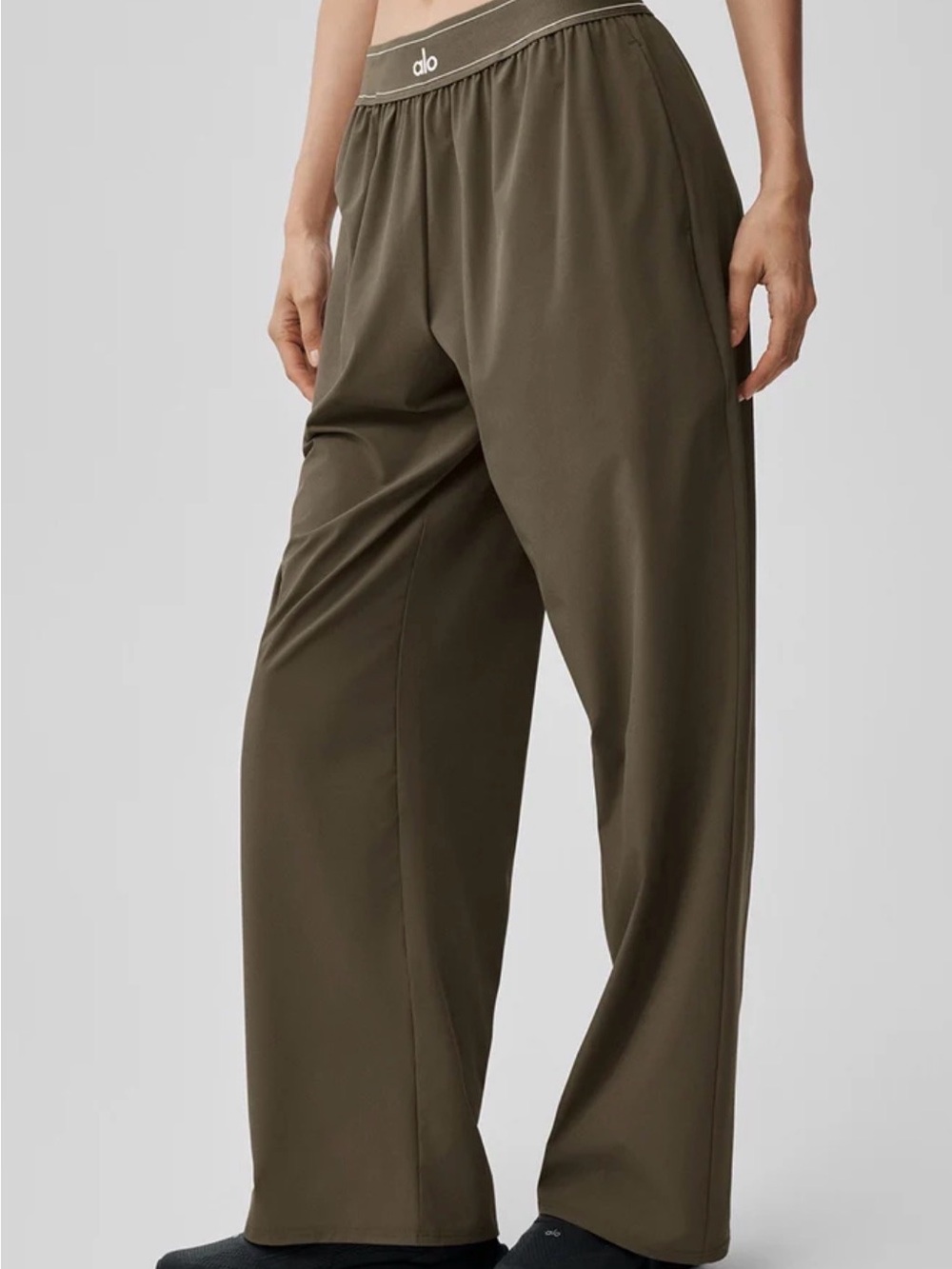 ALO Yoga Olive Green Wide-Leg suit up trousers - Picture 2 of 7